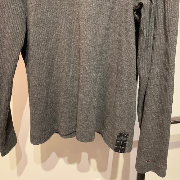 Tommy Hilfiger long-sleeve T-shirt  -  Men's Medium - Picture 2 of 10